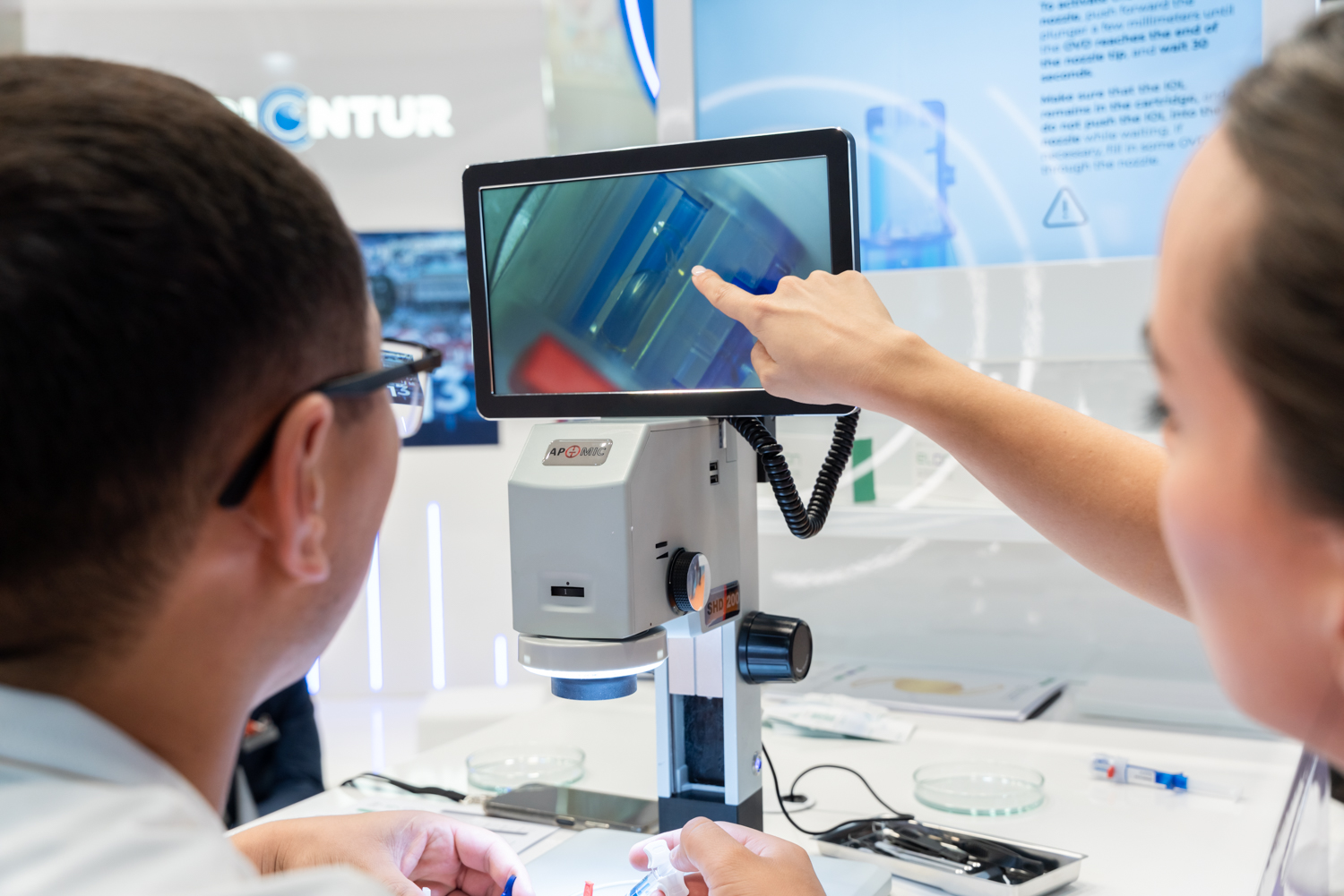 Hands-on WetLab session with Medicontur IOL solutions